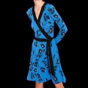 WHBM Reversible Jersey Knit Long Sleeve V Neck Dress Size 4